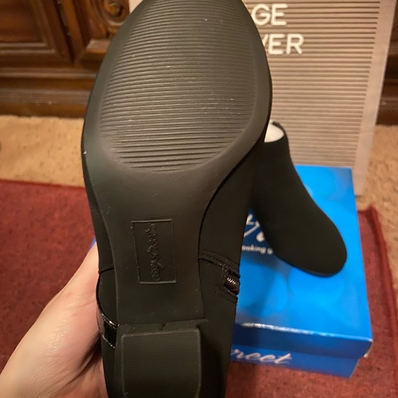 Easy Street Ankle Boots - Picture 3 of 4